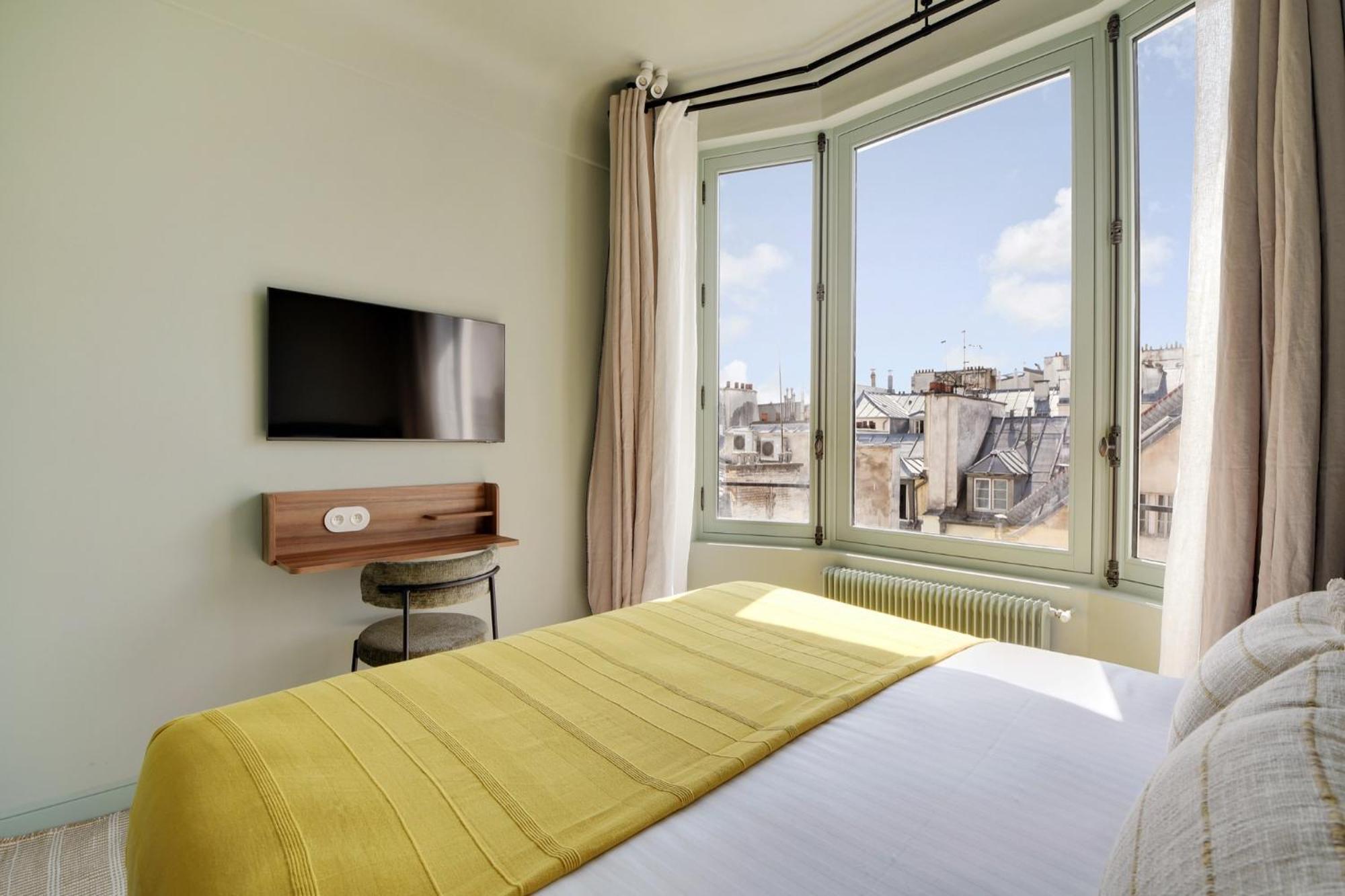 Collection Serviced In Opera - Rue Saint-lazare Paris