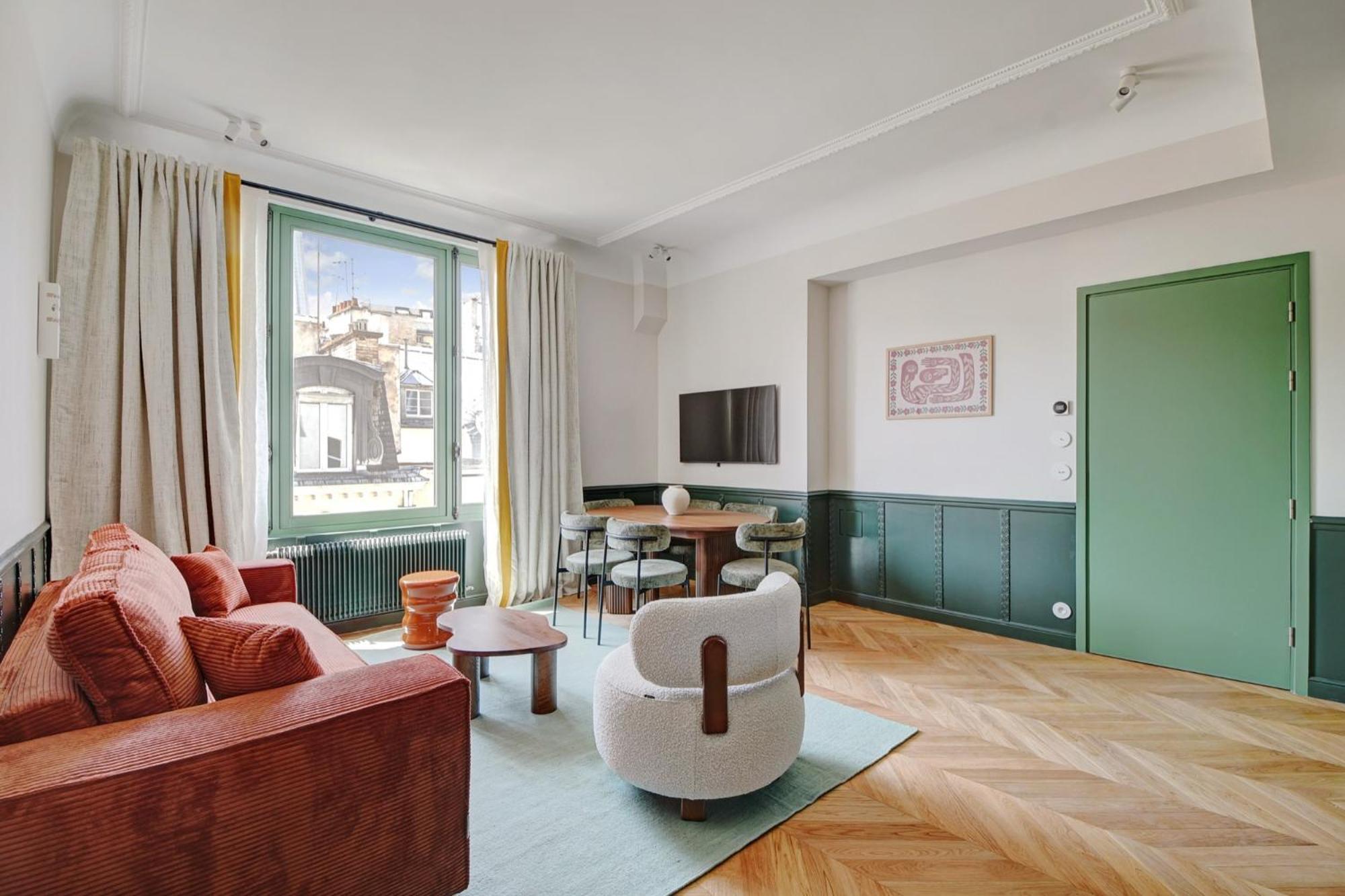 Collection Serviced In Opera - Rue Saint-lazare *